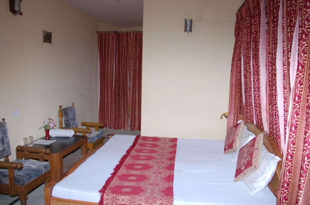 Hotel Arsh International Nainital Cameră foto